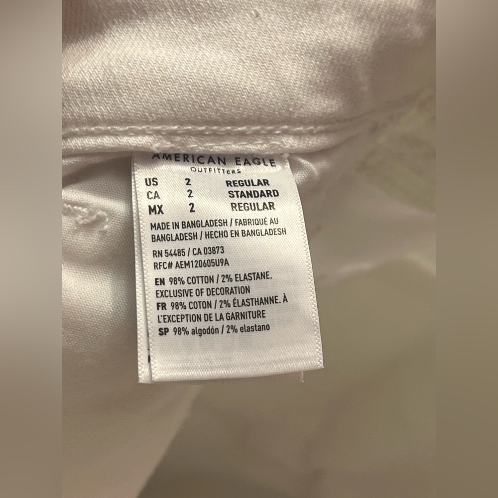 American Eagle outfitters White Ripped  & distressed Stretch Mom Straight Jeans - Picture 9 of 15